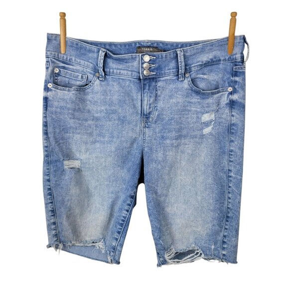 Torrid Plus 18 18W Denim Shorts Blue Jean Bermuda Distressed Stretch Light Wash - Picture 1 of 5